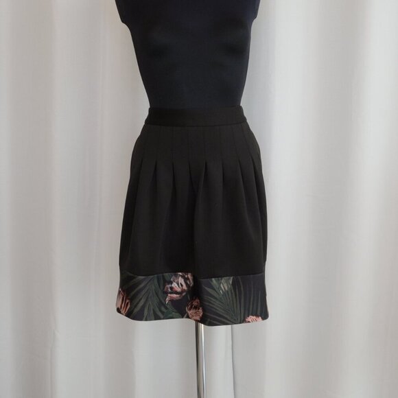 Ted Baker London Udiya Women's Black Pleated Skirt Sz S - Picture 2 of 8